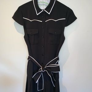 Alice & Olivia - Black button up short sleeved dre